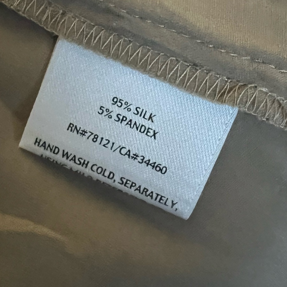 MAKE AN OFFER - EILEEN FISHER SILK Tan Sleeveless Shell Tank Blouse - Picture 5 of 6
